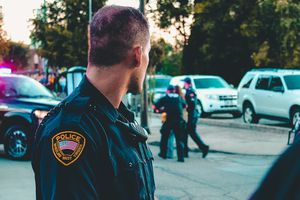 FBI investiga la explosión de un vehículo en el puente The Rainbow Bridge