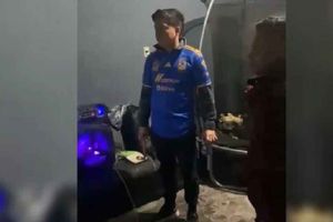 Aficionado de Tigres se hace viral tras destruir su televisión por la derrota en la Final