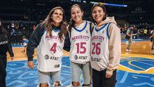 Jugadoras de América Femenil visitan a los Capitanes de la CDMX
