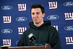 Agente de Tommy DeVito cancela presentación del Quarterback debido a tarifa de 'aparición'