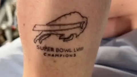 Aficionado de los Bills se tatuó el campeonato antes de la eliminación ante los Chiefs