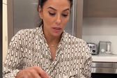 La actriz Eva Longoria, emocionada preparando tamales