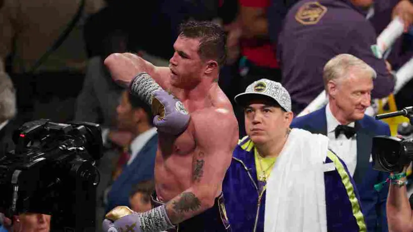 Julio César Chávez "exige" a 'Canelo' Álvarez aceptar pelea ante David Benavidez