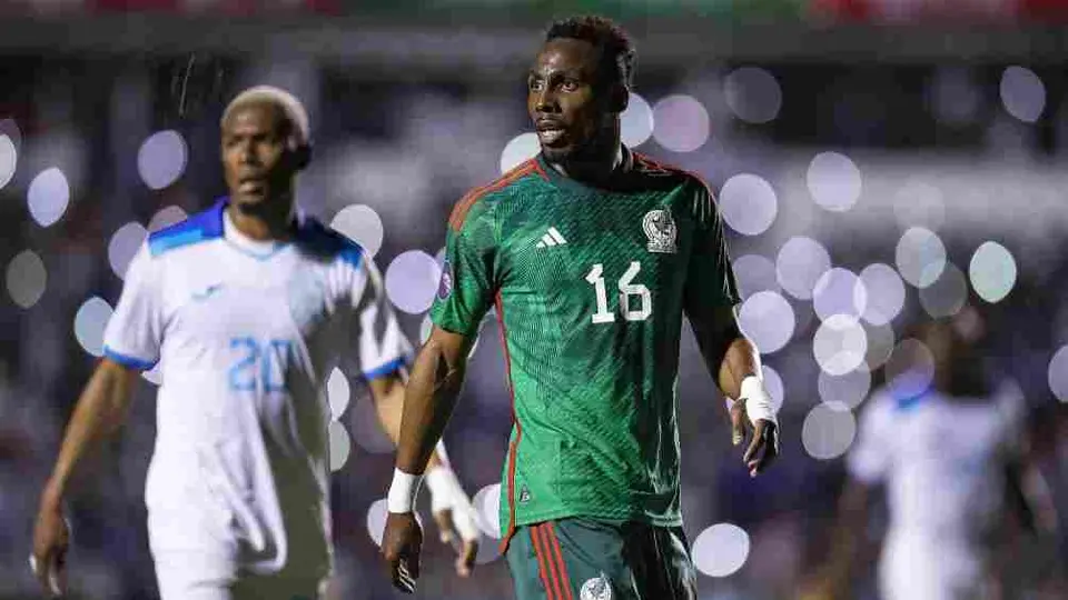 Pese a desafortunado debut, Jimmy Lozano confía en Julián Quiñones: "Pronto veremos goles"