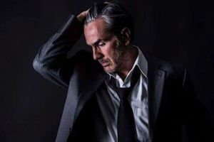 Carlos Amador, de estrella de Televisa a vendedor de zapatos ambulante