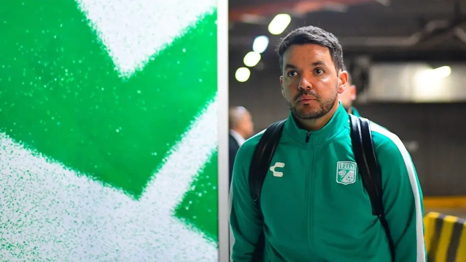 León anuncia cese de Nicolás Larcamón tras el fracaso en el Mundial de Clubes