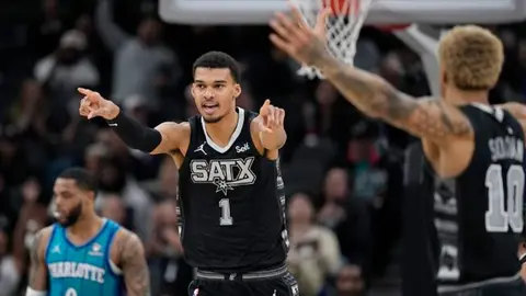Victor Wembanyama brilla en paliza de San Antonio Spurs sobre Charlotte