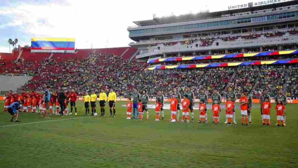 ¡Abucheados! La afición se fue molesta tras la derrota de México ante Colombia