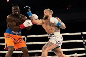 ¡Lo manda a dormir! Jake Paul noquea a Andre August en el primer round