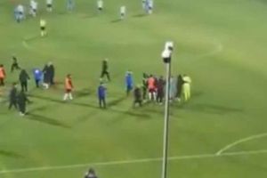 ¡Insólito! Padre golpea a portero rival tras dura entrada contra su hijo en la Serie C