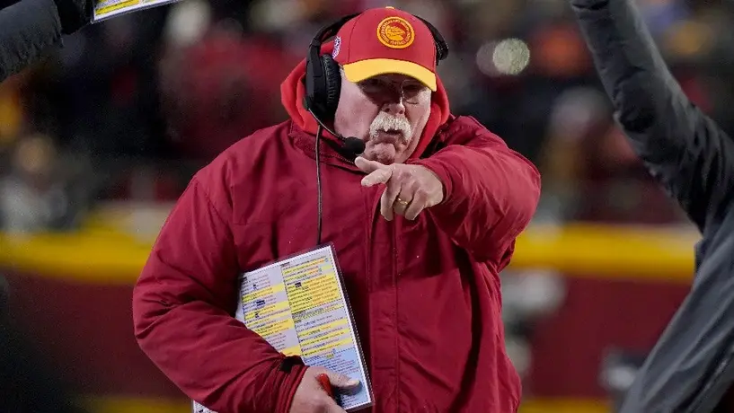 Bigote de Andy Reid se congela en el triunfo de los Chiefs frente a Dolphins