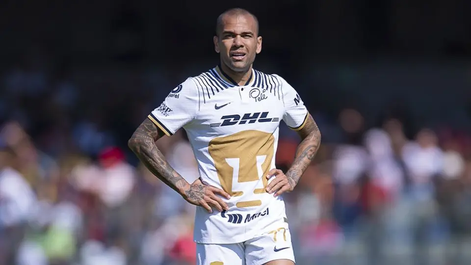 Madre de Dani Alves filtró identidad de la denunciante del jugador por abuso