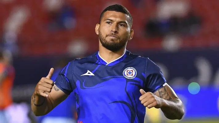 ¡Muestran su apoyo! Afición de Cruz Azul corea el nombre de Juan Escobar