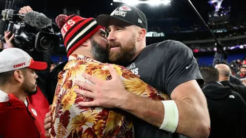 La emotiva felicitación de Jason Kelce a Travis tras el triunfo de los Kansas City Chiefs