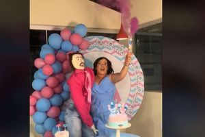 Mujer que está casada con muñeco de trapo hace fiesta para revelar sexo de su segundo ‘hijo’