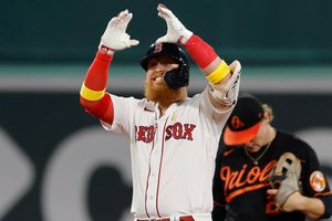 Justin Turner y Blue Jays llegan a acuerdo por 13 millones de dólares y un año