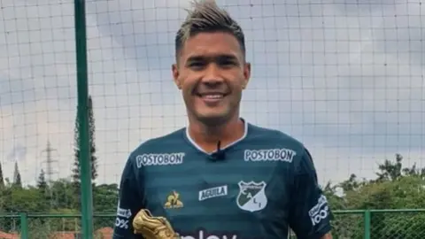 Teófilo Gutiérrez, exjugador de Cruz Azul, protagoniza pelea en partido llanero en Colombia