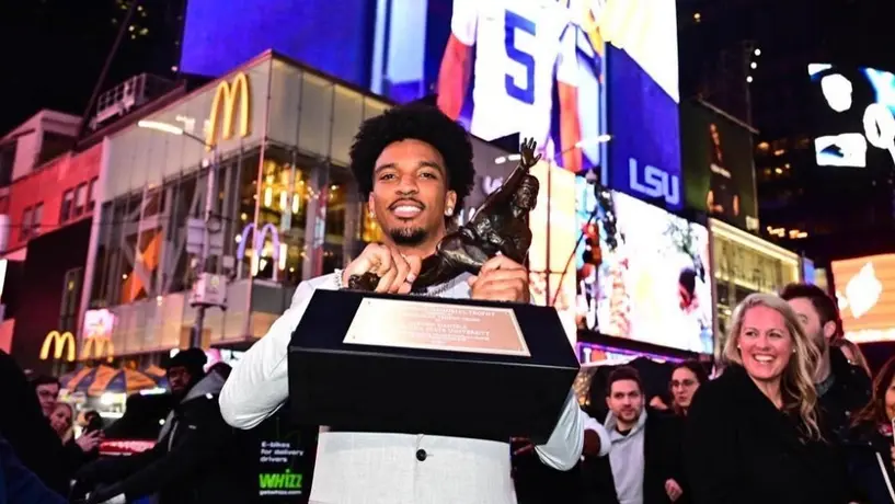 Jayden Daniels gana el Trofeo Heisman sin alcanzar los playoffs con LSU