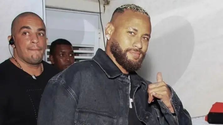 Neymar aparece con ‘ligero’ cambio físico en Brasil