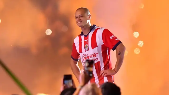 Checo Pérez felicita a Chicharito y aplaude su bienvenida: 'Bravo, Chivas'