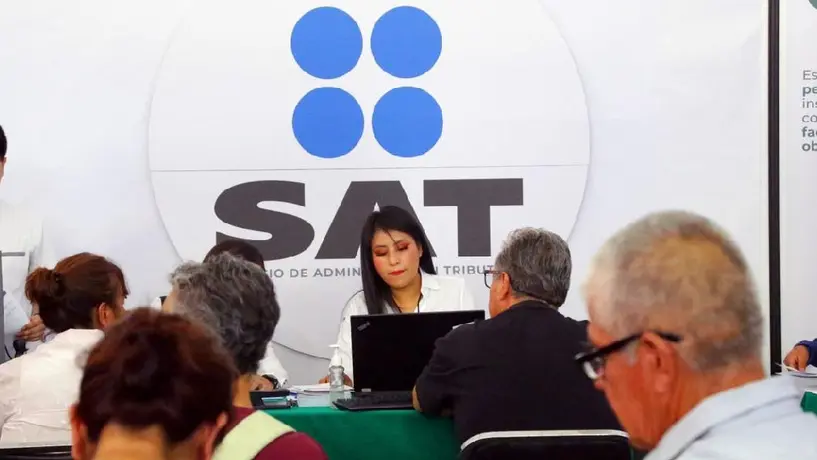 ¿Cuánto dinero puedo tener en mi tarjeta de débito para evitar problemas con el SAT?