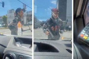 ¡Qué modernidad! Limpiaparabrisas ‘usa’ terminal de tarjetas bancarias para recibir su propina