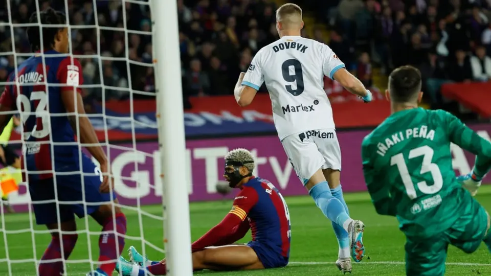 ¡Golpe de autoridad! Girona toma el liderato de LaLiga tras vencer de visita al Barcelona