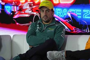 Fernando Alonso tras contacto en la primera curva: 'Pensé que se había acabado'