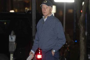 Auto impacta vehículo de caravana del presidente Joe Biden en Delaware