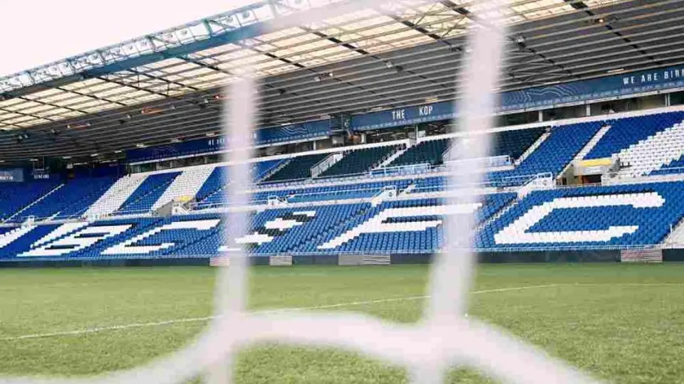 Dos detenidos por presuntos cánticos misóginos en el partido de Birmingham City