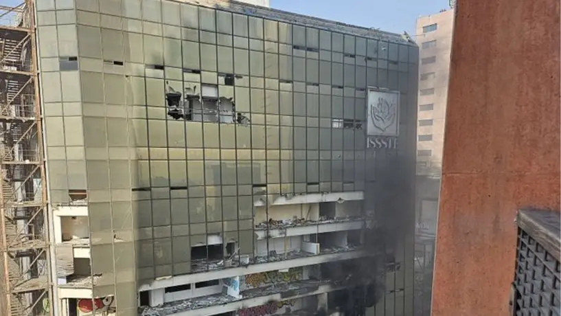 Incendio en Paseo de la Reforma se produjo por una fogata en un décimo piso