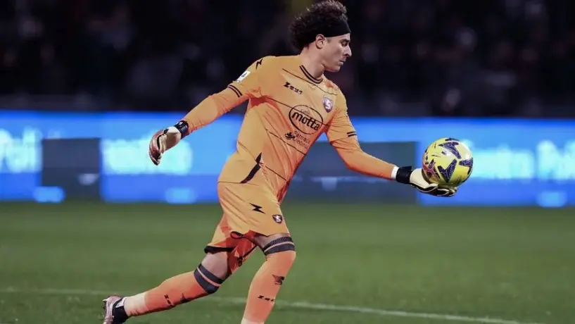 ¿Guillermo Ochoa, culpable de la derrota del Salernitana ante el Napoli por 'grosero error'?