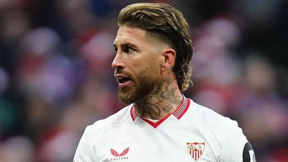 ¡Explota contra aficionado! Sergio Ramos no soportó las críticas y se encara tras derrota de Sevilla