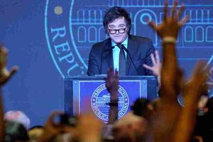 Nuevo presidente de Argentina aceptó 'robo' a México en Sudáfrica 2010 y cargó contra Maradona