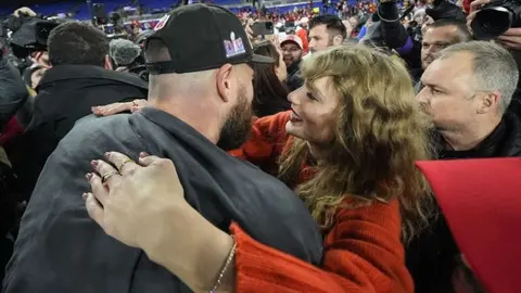 ¡No more Paper Rings! La joyería de Taylor Swift inspirada en Travis Kelce y los Chiefs