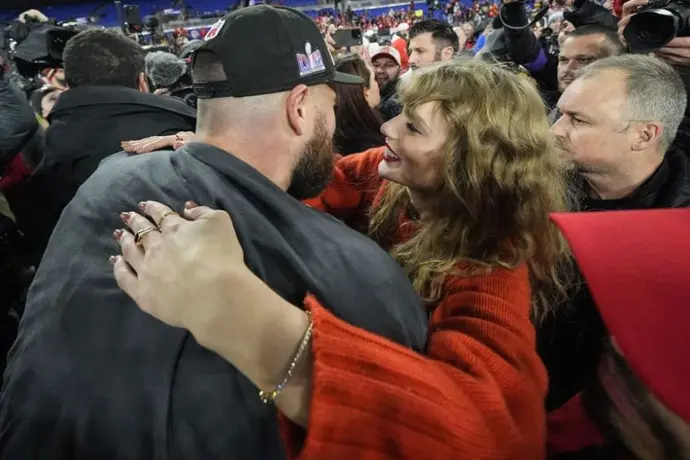 ¡No more Paper Rings! La joyería de Taylor Swift inspirada en Travis Kelce y los Chiefs
