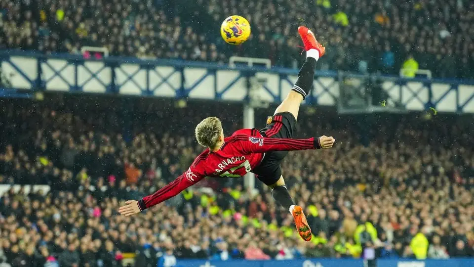 ¡A lo CR7! Garnacho anotó un golazo de Chilena en el Manchester United vs Everton