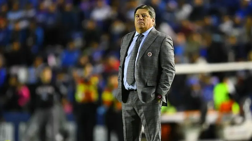 Piojo Herrera e Iván Alonso, a nada de los golpes tras el Cruz Azul vs Xolos
