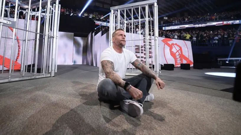 Seth Rollins buscó a CM Punk en backstage luego de Survivor Series