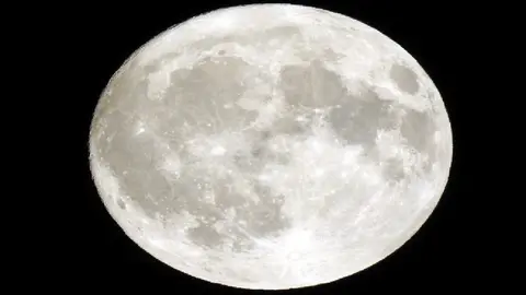 ¿Por qué la Luna Fría está dando de qué hablar antes que acabe el año?