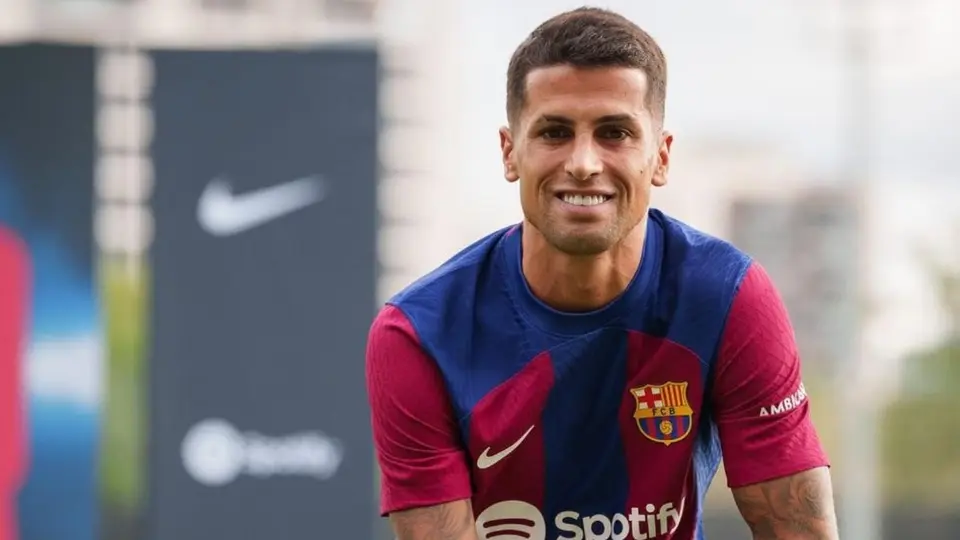 Joao Cancelo será baja de Barcelona para la Copa del Rey y la Supercopa de España