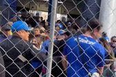 Violencia en el Estadio Ciudad de los Deportes: Policía golpea a aficionado de Cruz Azul