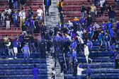 ¡Violencia en el estadio! Aficionados de Cruz Azul protagonizaron riña