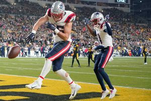 Patriots vencen a Steelers y complican su panorama rumbo a postemporada