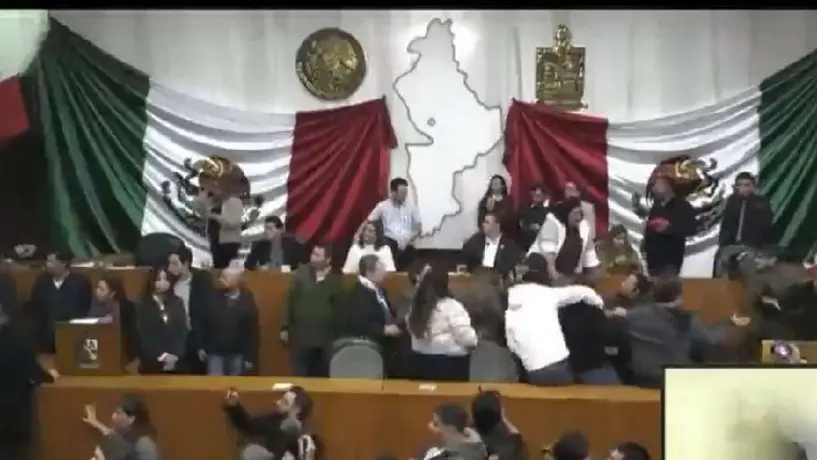Elección de gobernador interino de Nuevo León acaba en zafarrancho