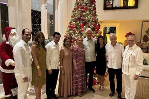 Peña Nieto reaparece y se deja ver en República Dominicana junto a los Clinton