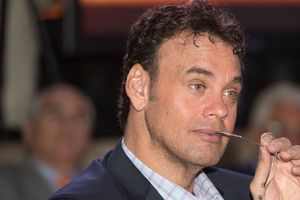 David Faitelson cae en broma por el Día de los Inocentes y es 'reventado' en redes