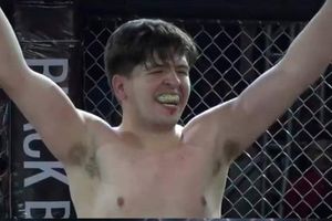 ¡Como en la UFC! 'Fofo' Márquez sorprende con agresiva sumisión a Vladk Ruso