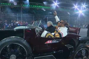 ¡Lo que faltaba en la F1: coche de desfile derrama aceite en la pista del GP de Las Vegas!