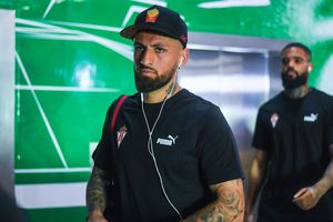 Jeraldino, exjugador de Liga MX, recibe burlas por no poder meter gol en España